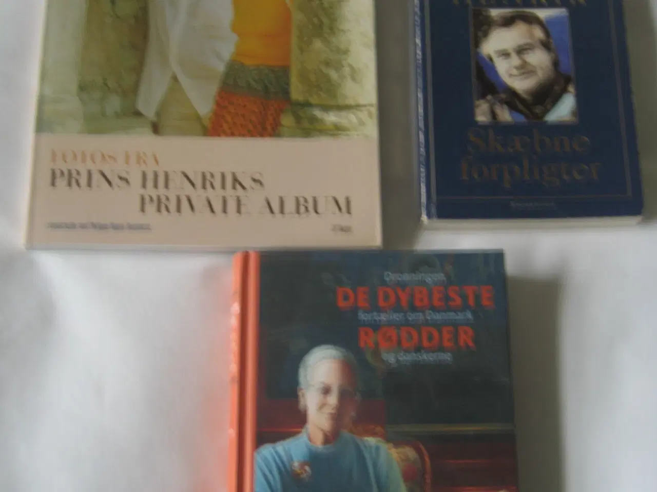 Billede 1 - 3 bøger om dronning Margrethe og prins Henrik