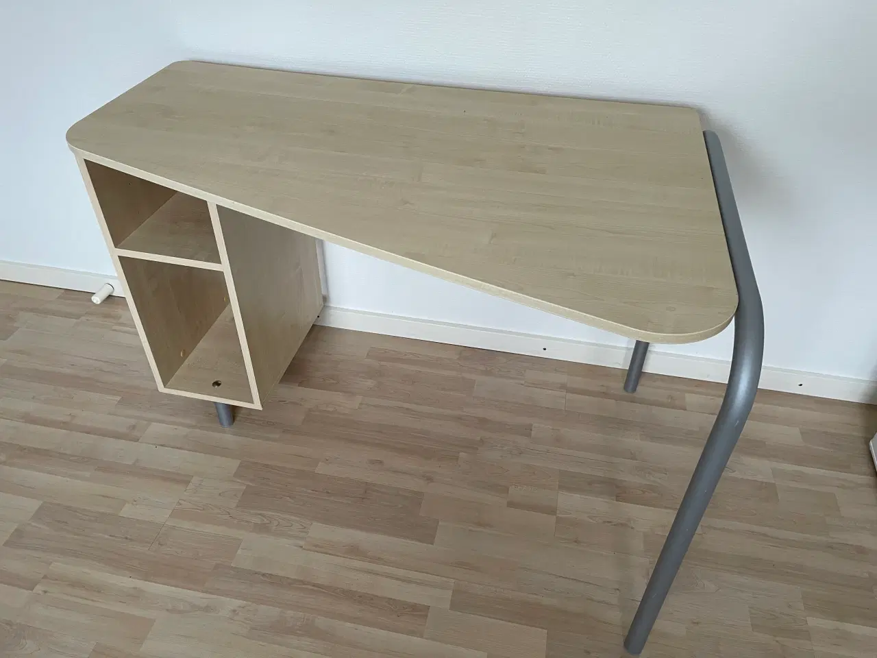 Billede 3 - Skrivebord i lys bøg.