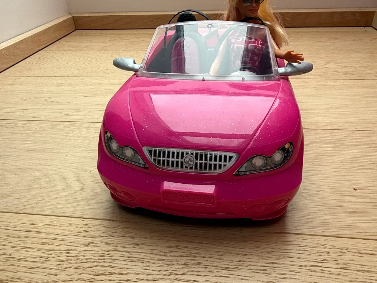 Billede 2 - Barbie med pink bil