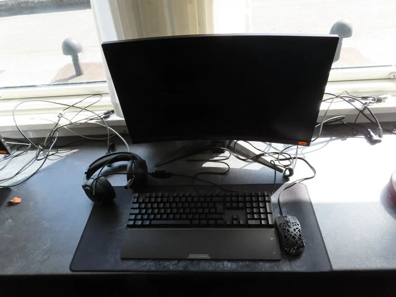 Billede 2 - 27" curved gaming monitor, ASROCK PHANTOM GAMING pg27f15rs1a
