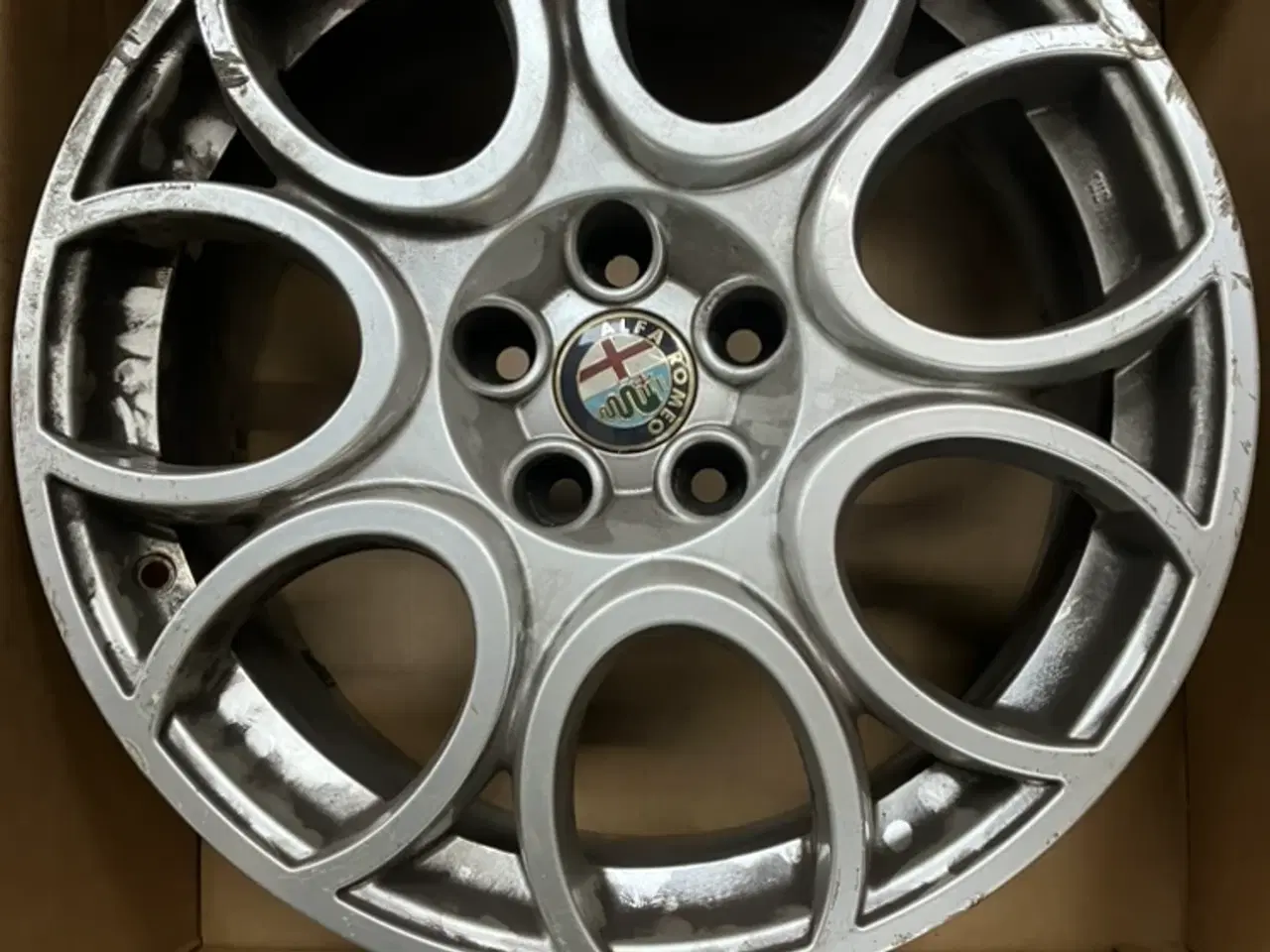 Billede 5 - Alfa Gasisimo Alufælge 18" sæt