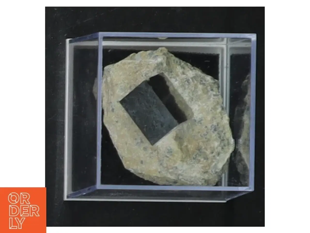 Billede 2 - Mineralsamling i displayboks (str. 5,5 cm)