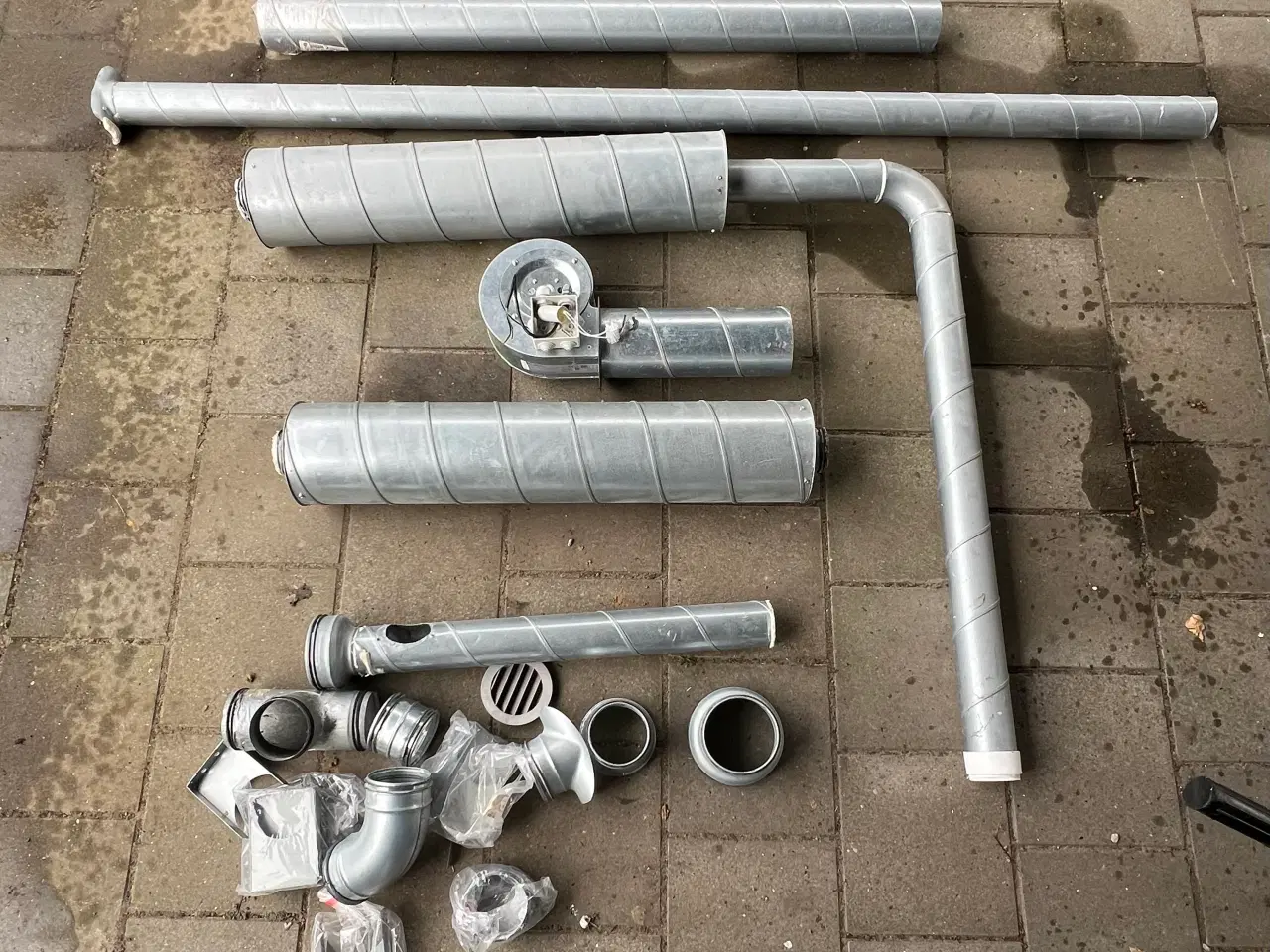 Billede 1 - Ventilation rør, fitings, motor