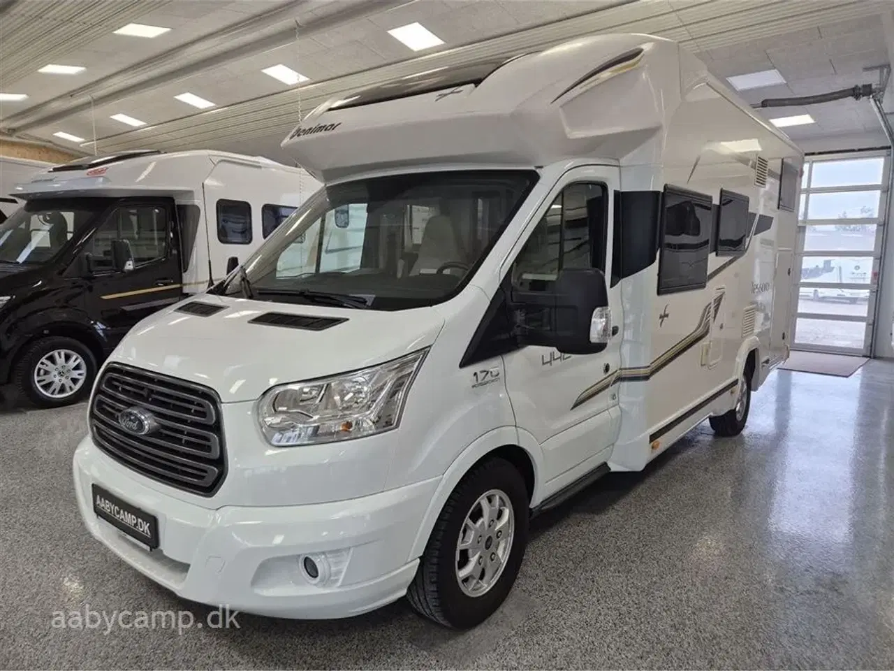 Billede 4 - 2019 - Benimar Tessoro 442   NK pakke. Automatgear. 95 Ah Batteri. solcelle. markise.  varme på spildevand. en ejer fra ny.  fuld service hos Ford inkl. tandrem. undervognsbehandlet.