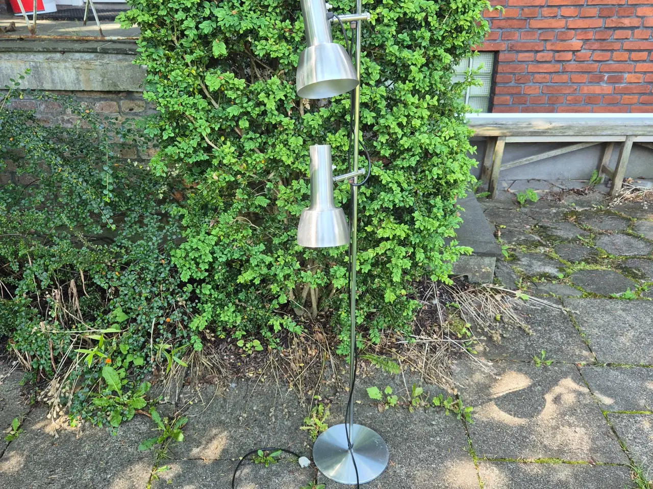 Billede 2 - Flot gulvlampe i alu og krom med serieforbundne sp