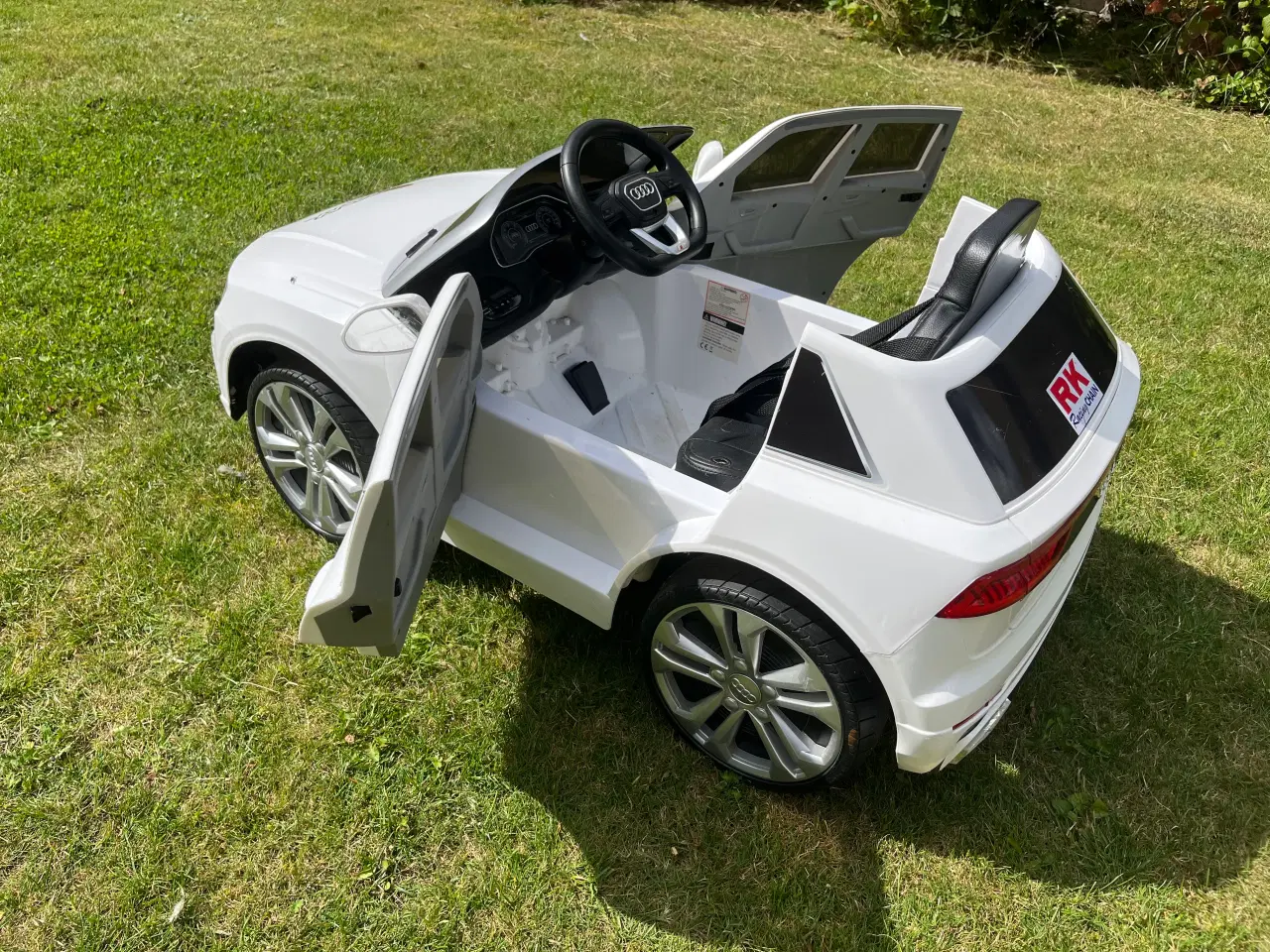Billede 2 - Audi Q8 med fj.betj., oplader og nyt batteri