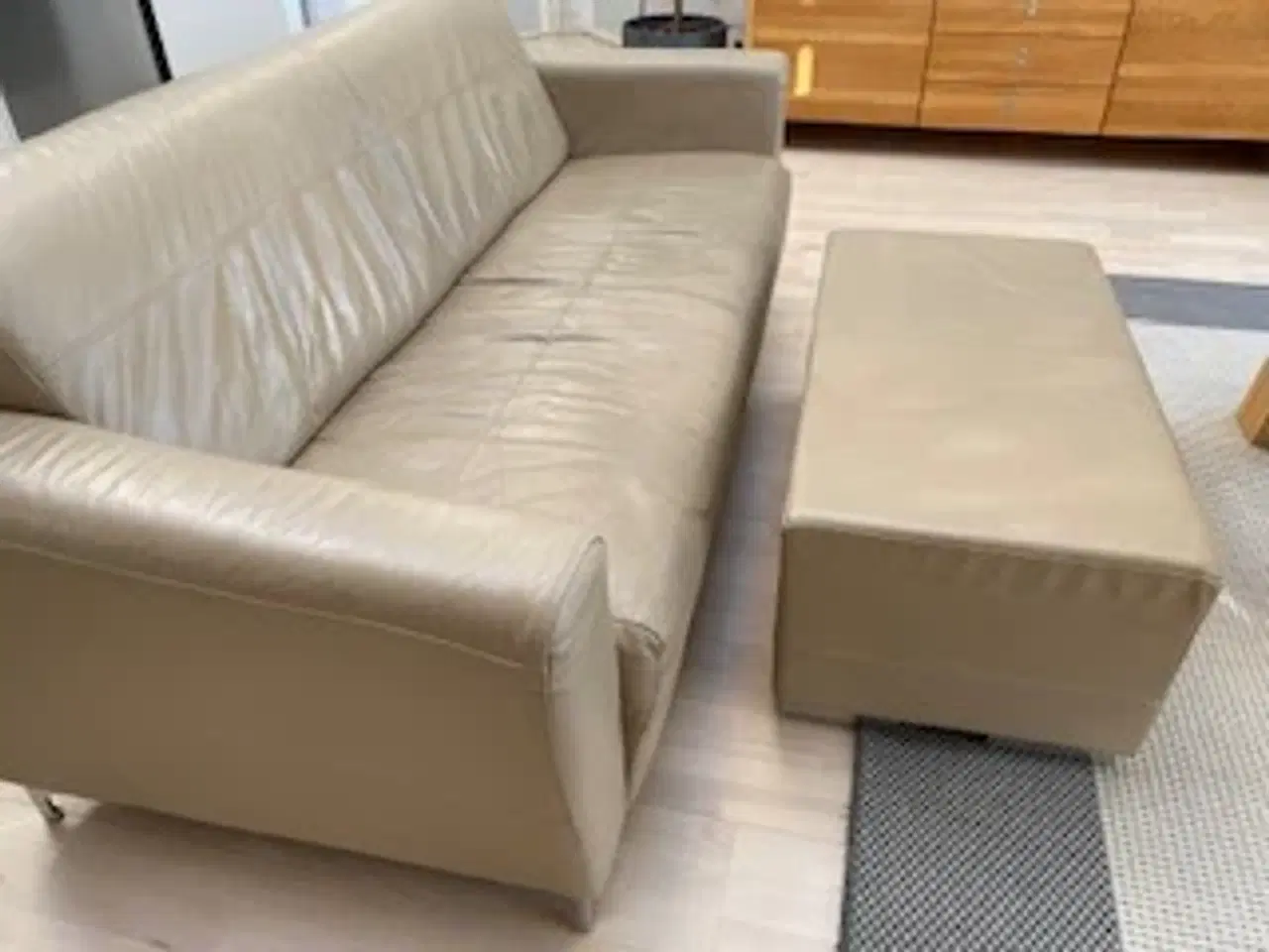 Billede 1 - 2 Pers. sofa samt pufpude/skammel