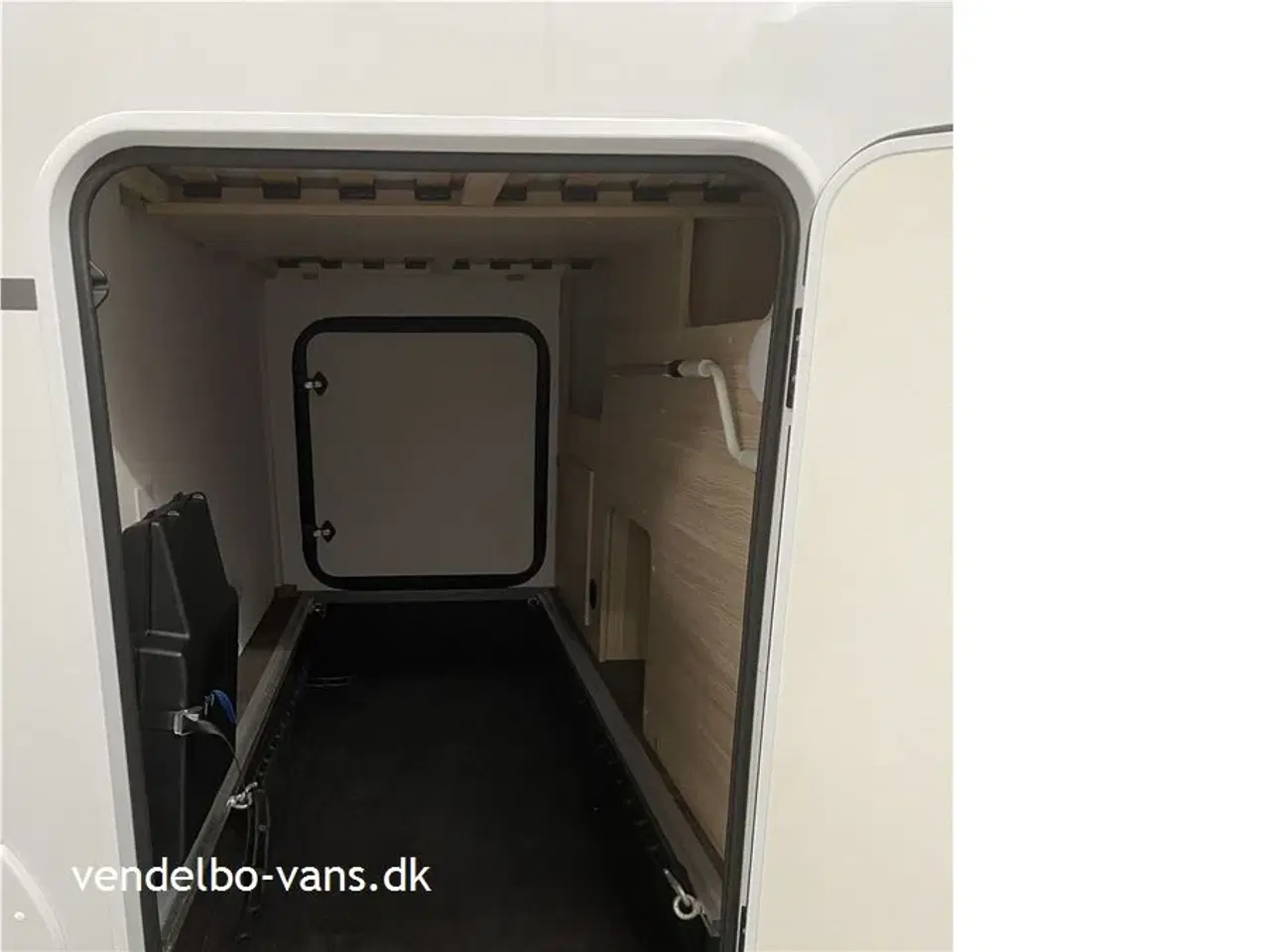 Billede 18 - 2021 - SunLight VAN V66 Adventure Edit   Enkelsenge og garage - kun 6,5 m lang