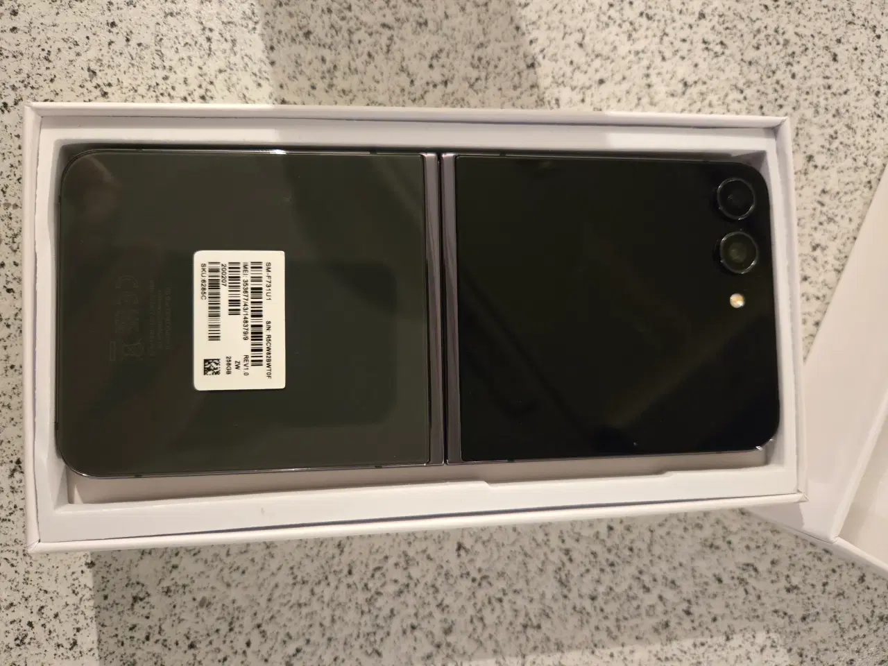 Billede 2 - Samsung Galaxy Z Flip5 256 GB, graphite