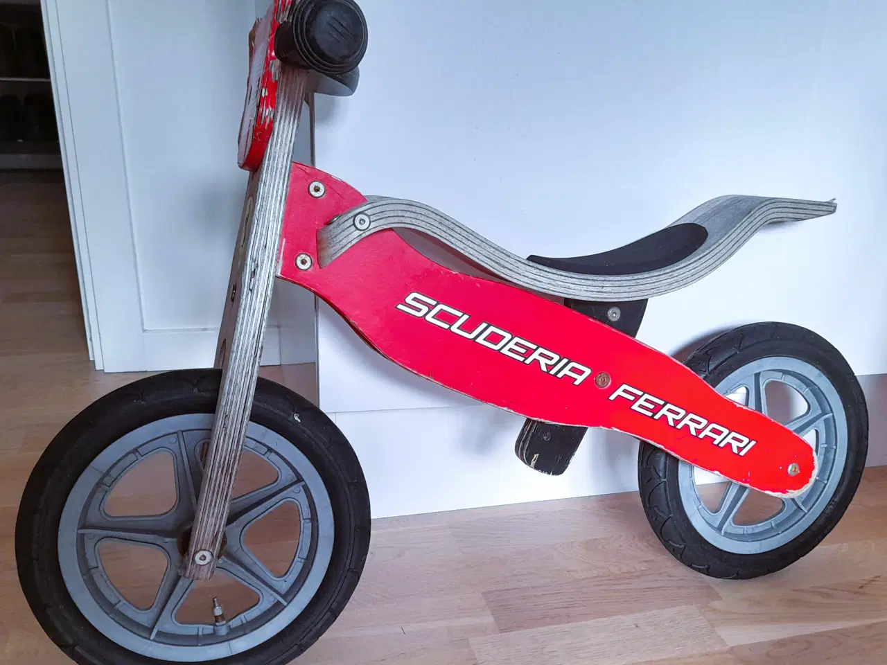 Billede 2 - LØBECYKEL / PUSH BIKE FERRARI SCUDERIA