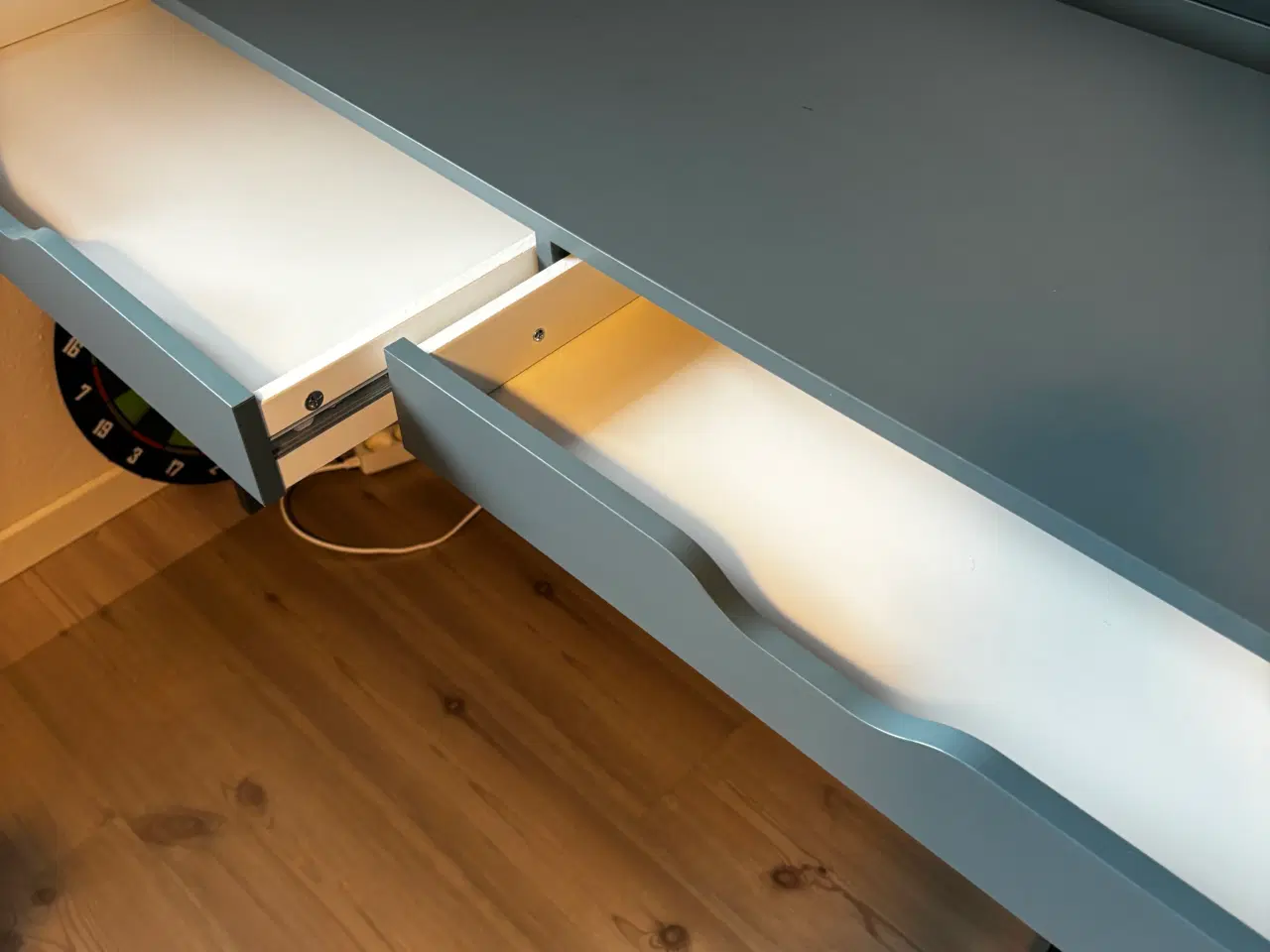 Billede 3 - Ikea Axel skrivebord