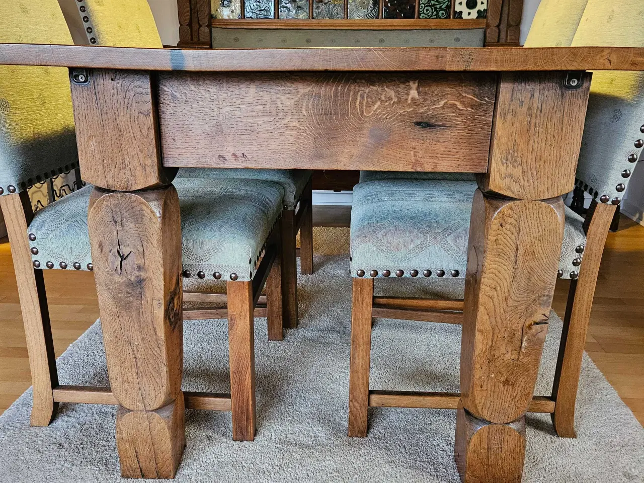 Billede 6 - Antikt spisebord og stole i massiv eg