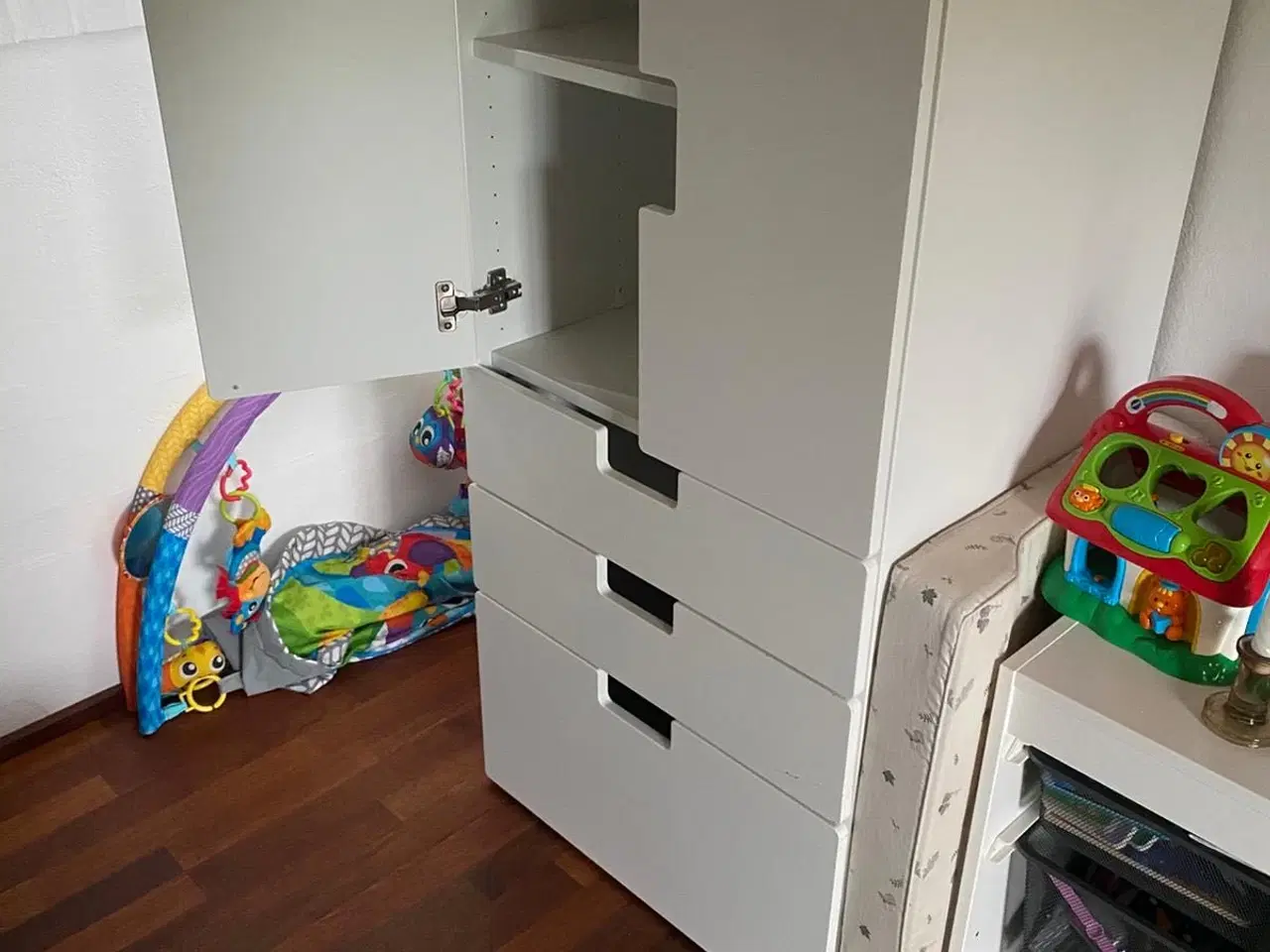 Billede 1 - Klædeskab til børn / unge