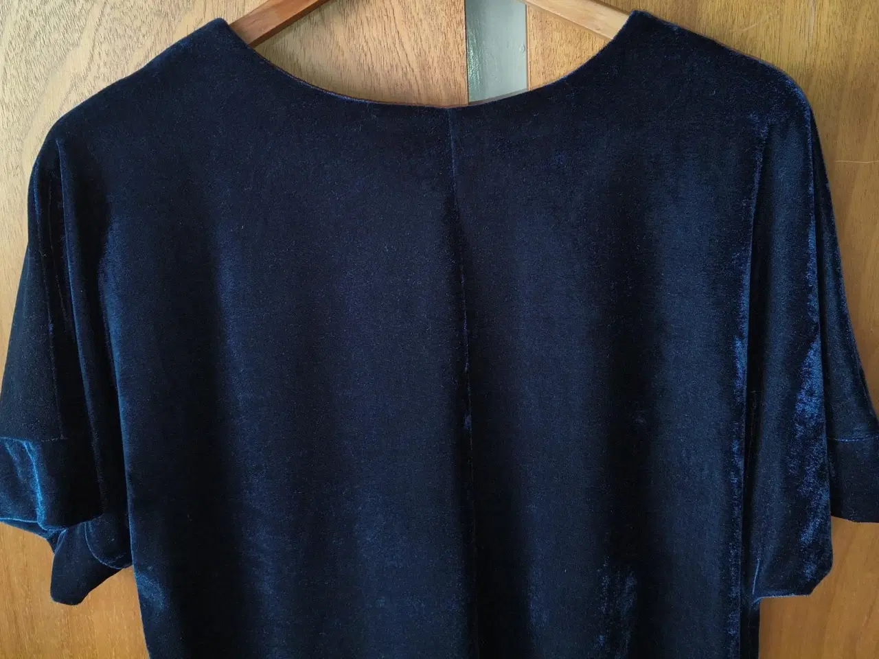 Billede 5 - KJÆR KØBENHAVN VELOUR KJOLE, STR. 44, I FLOT STAND