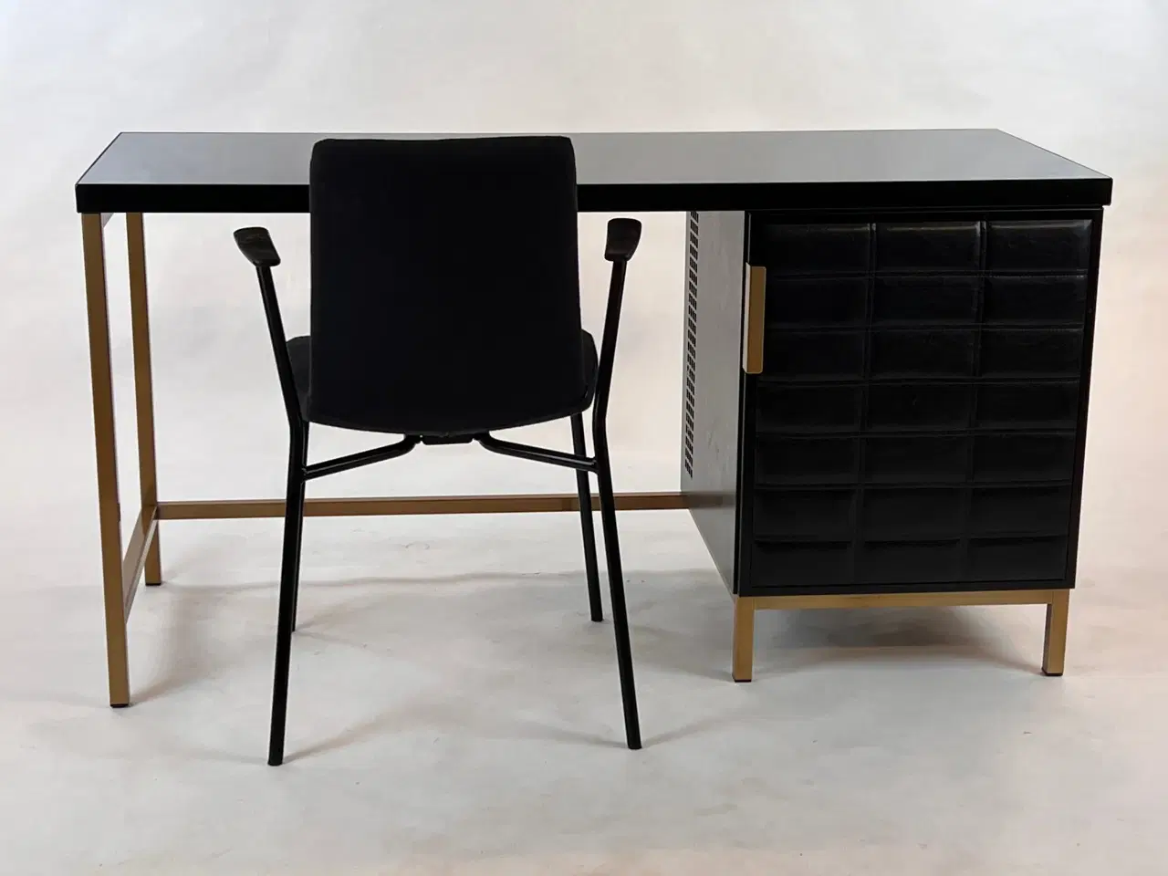 Billede 4 - Skrivebord med kabinet til Minibar