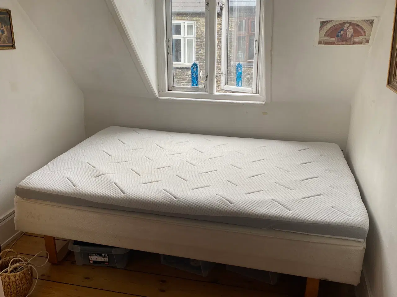 Billede 1 - Gratis 140 seng med memory foam topmadras