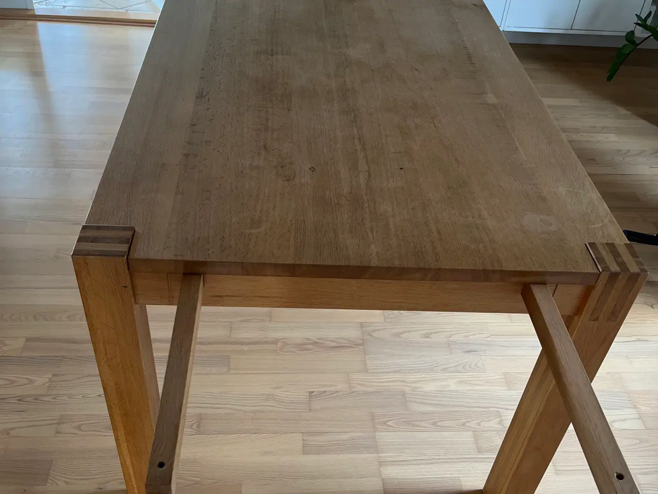 Billede 3 - Spisebord massiv træ