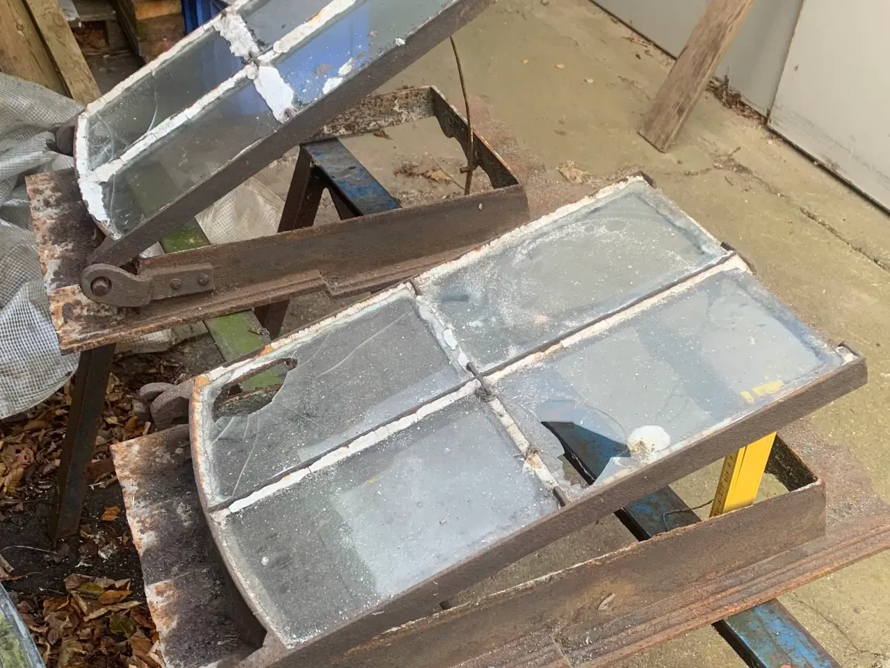 Billede 2 - gamle jern  tag  vindue. 