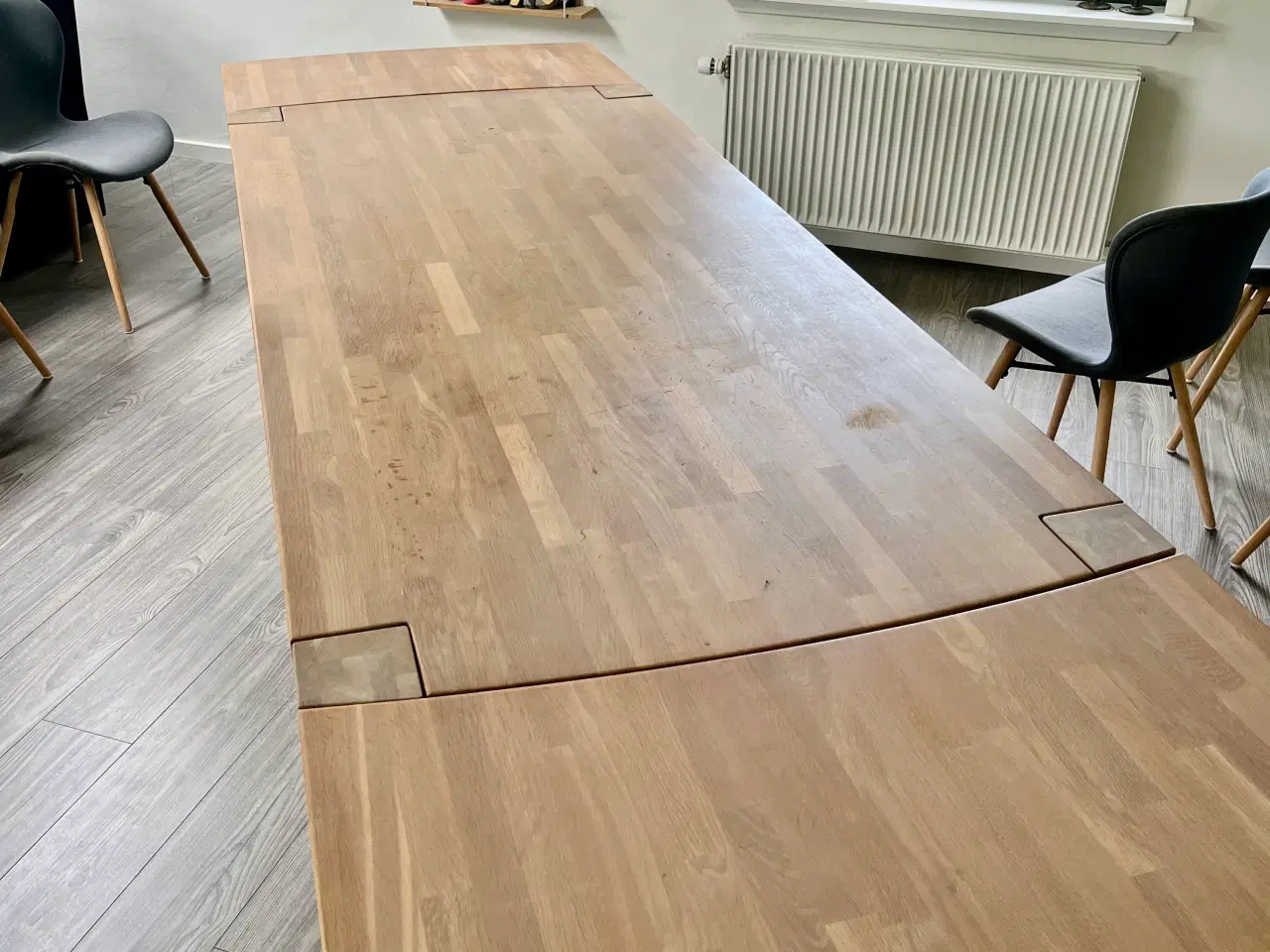 Billede 4 - Massiv kvalitets spisebord og skænk. 