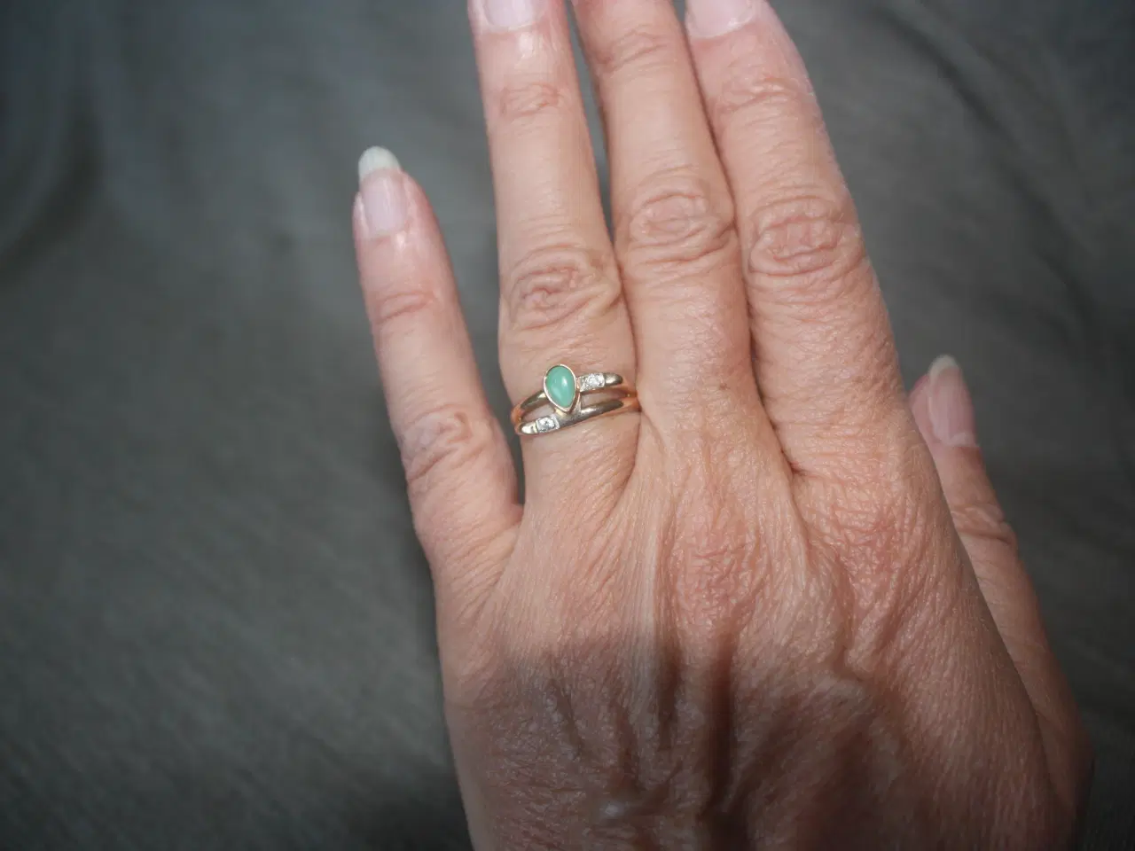 Billede 3 - Ring ustemplet guld med chrysopras sten