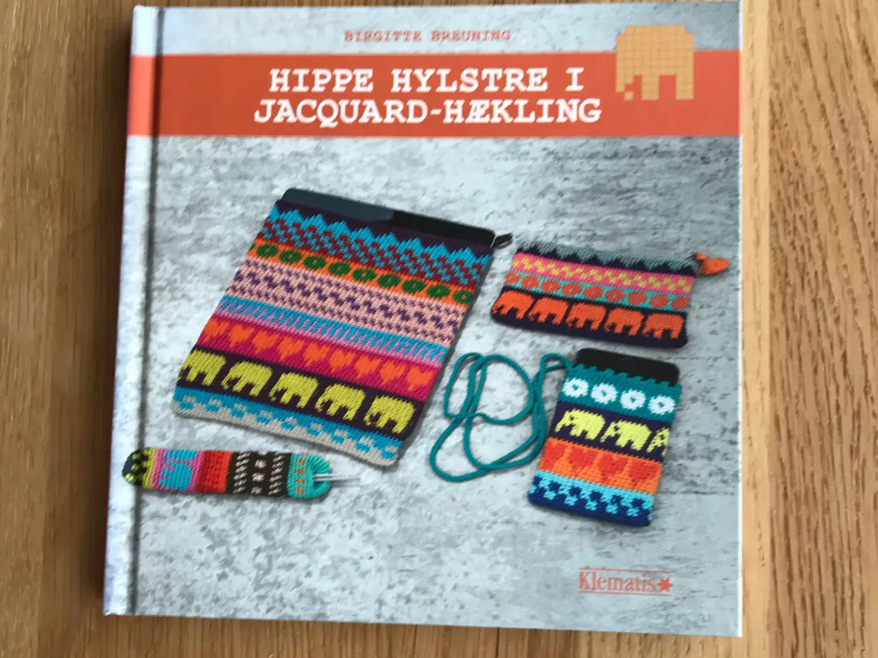 Billede 1 - Hippe Hylstre i Jacquard-Hækling