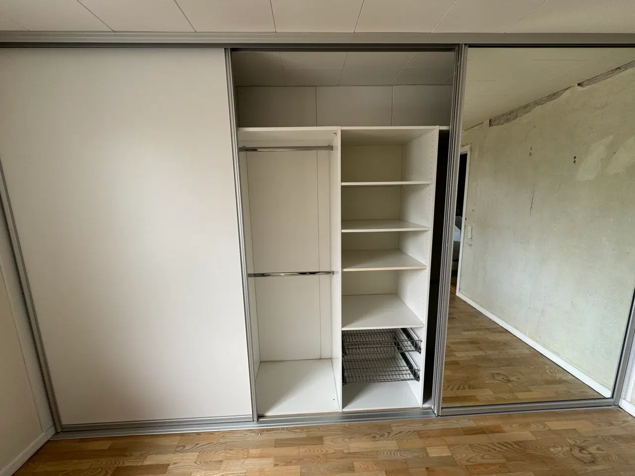 Billede 3 - KVIK indbygget garderobe med skydedør