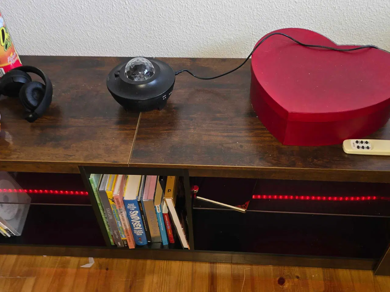 Billede 6 - Tv-bord med opbevaring og LED-lys