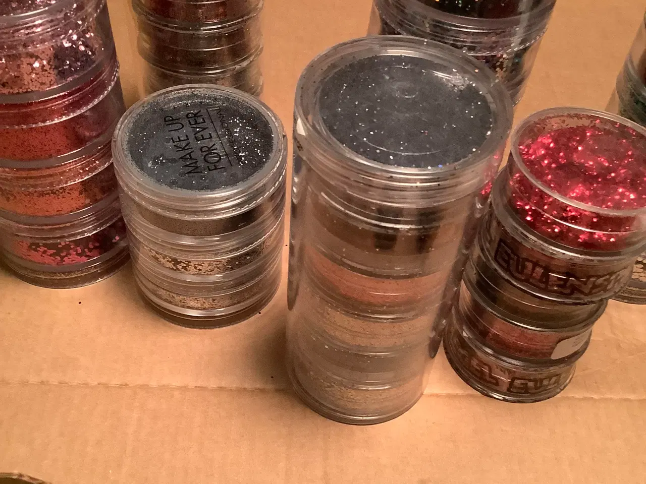 Billede 4 - Stor makeup serie sælges ud . 