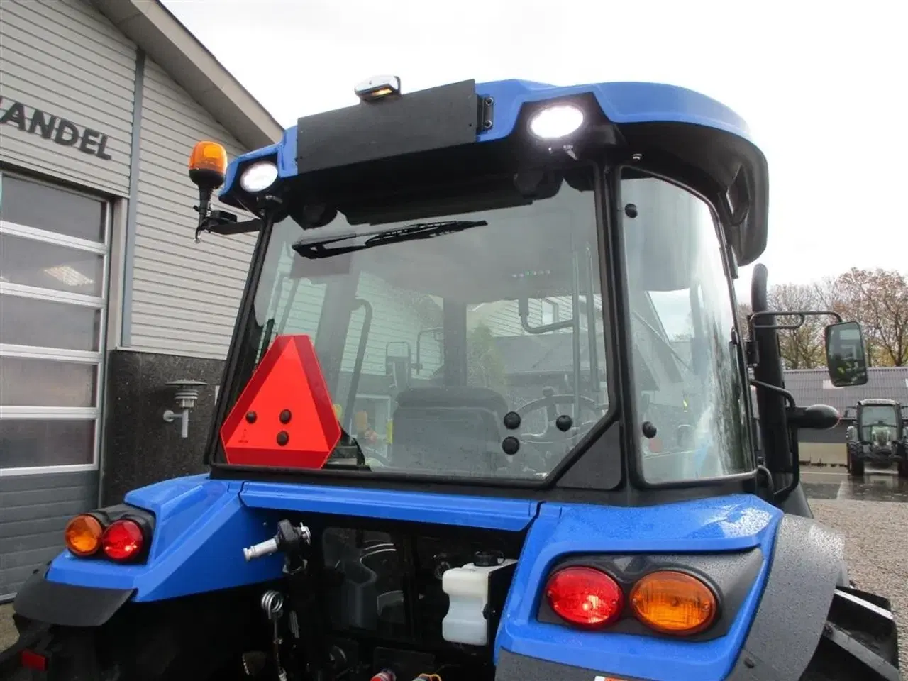 Billede 22 - Solis 90 Fabriksny traktor med 2 års garanti, lukket kabine med klima anlæg, og krybegear samt vendegear.