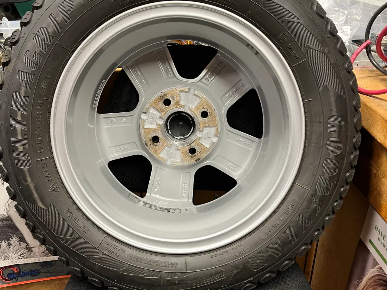Billede 6 - Vw-Up fabriks nye alufælge med grove vinterdæk