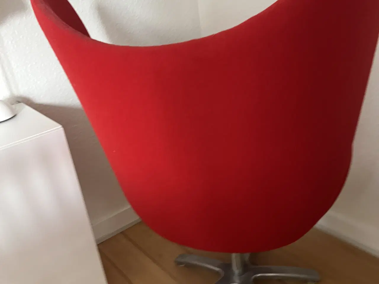 Billede 3 - Flot rød drejestol i uld m lille hynde