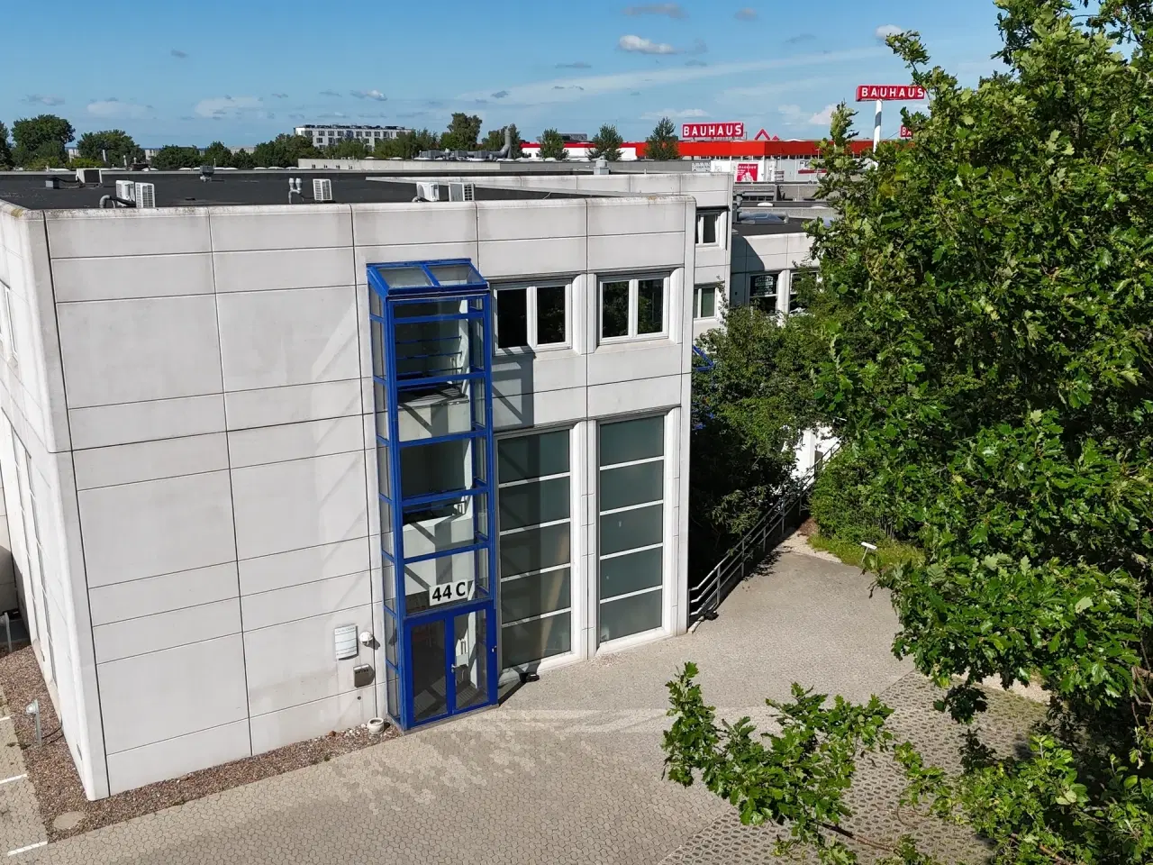 Billede 10 - Tæt på motorvejstilkørsel og 300 meter fra Trekroner station