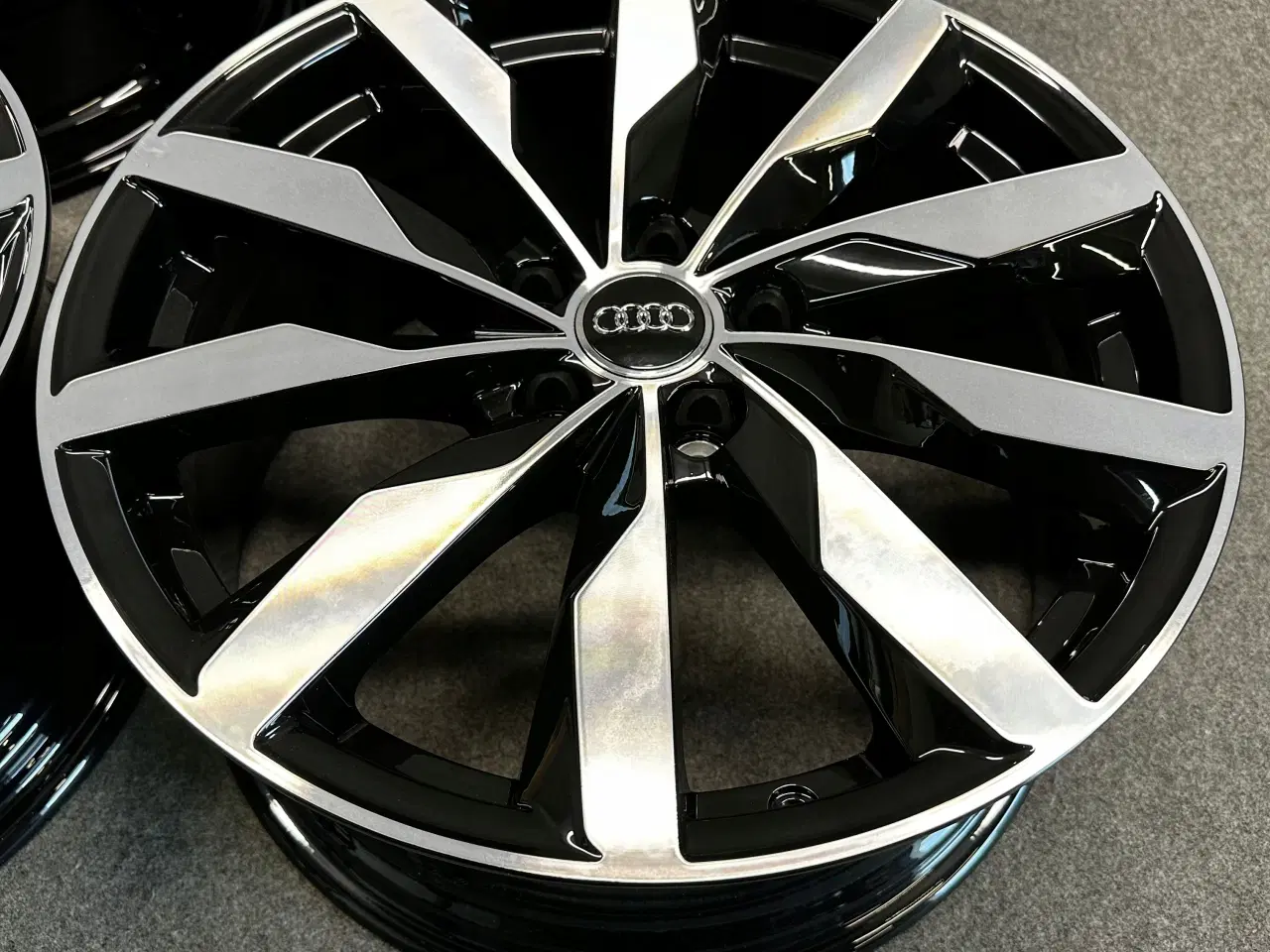 Billede 9 - AUDI A4 8W 8W0 B9 B8 B7 S-LINE 18 8J x 18" ET40