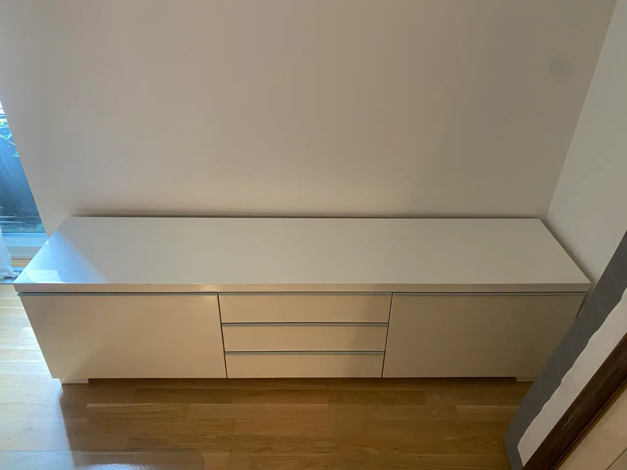 Billede 2 - Flot TV-bord IKEA Bestå Burs 180 cm