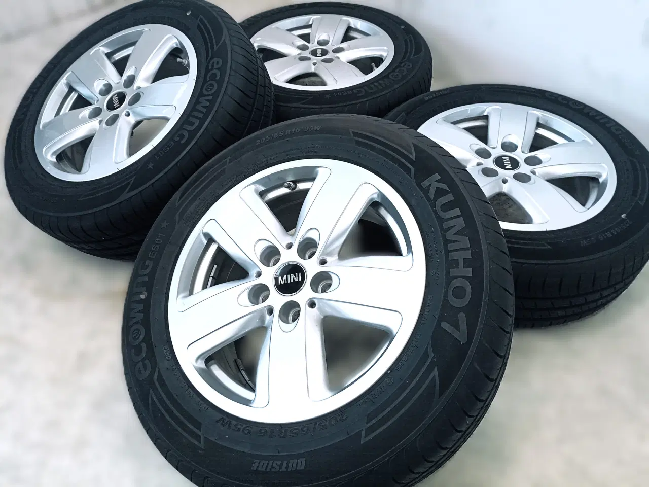Billede 2 - 5x112 16" ET41 nav 66,6ø MINI sommersæt inkl. TPMS