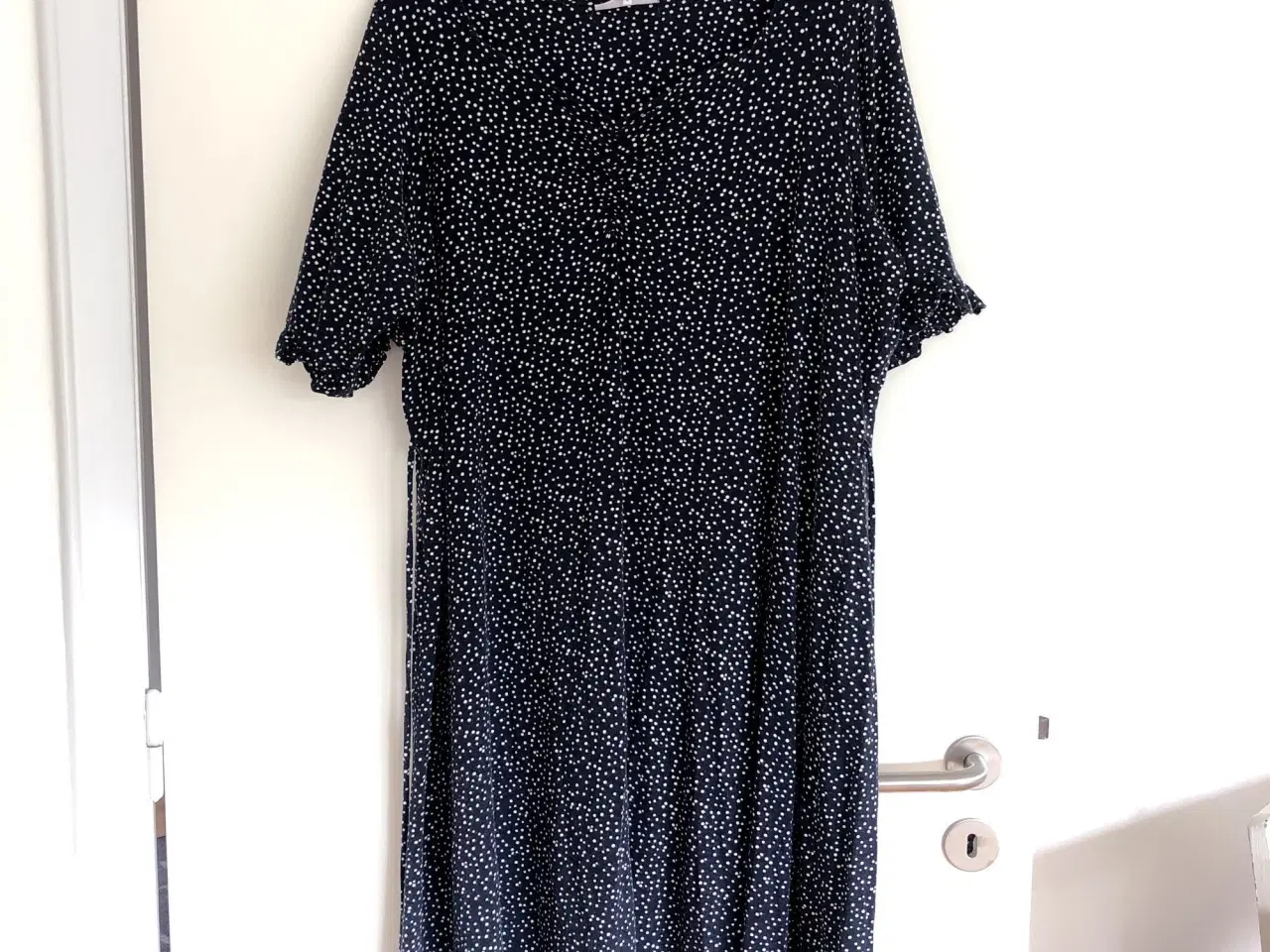 Billede 1 - Zhenzi mørkeblå kjole i elastisk materiale. Str 50