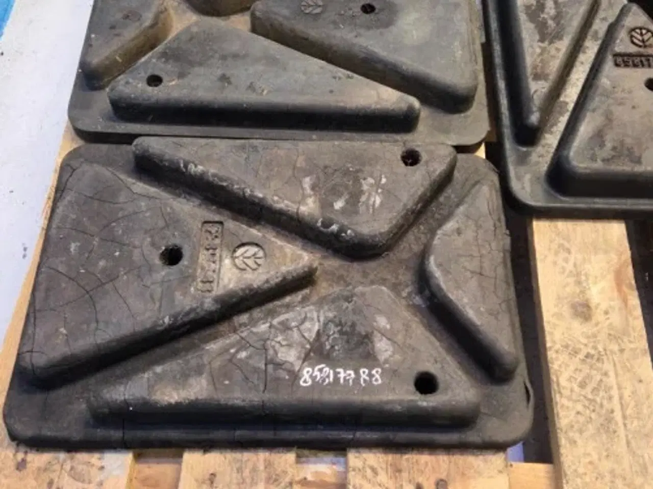 Billede 4 - New Holland B100B Gummiklods 85817788  4Stk