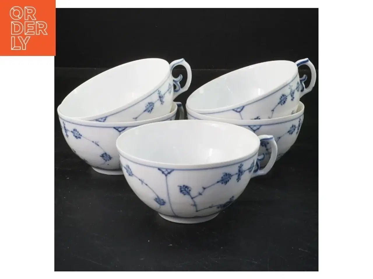 Billede 1 - Musselmalet tekop og underkop sæt fra Royal Copenhagen (str. Ø 10 cm og ø 14 cm)