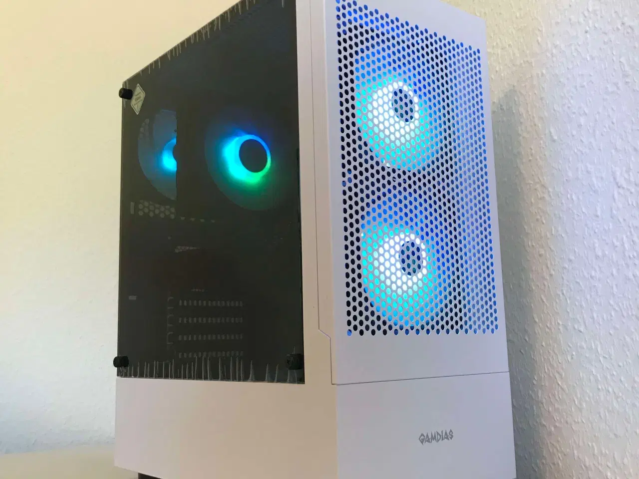 Billede 2 - Hvid Gaming PC (i7-8700k + GTX 1080)