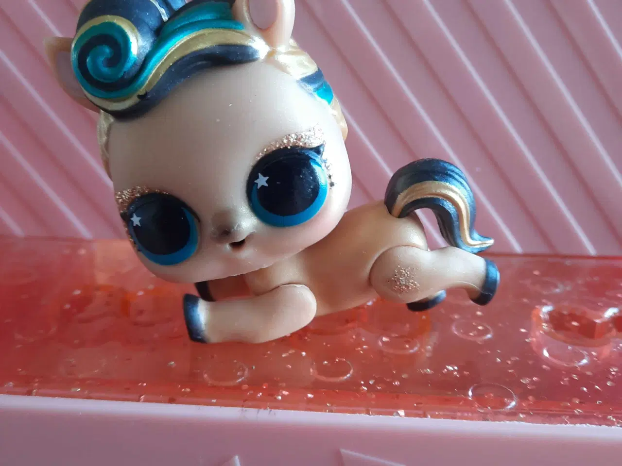 Billede 5 - LOL transporthus med figurer mm