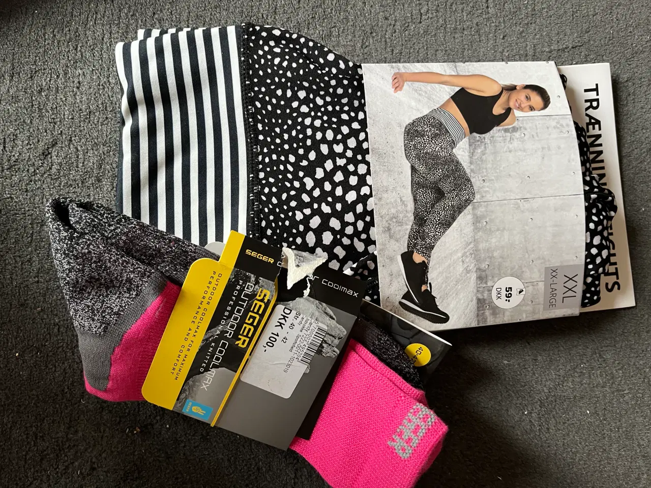 Billede 1 - Tights og pink sokker