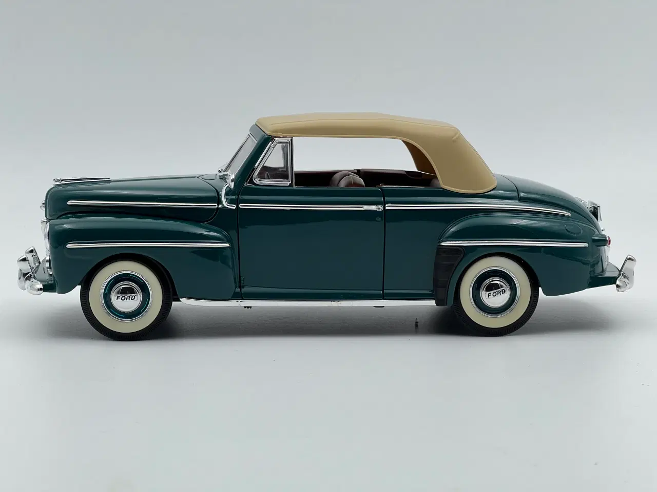 Billede 3 - 1948 Ford Convertible 1:18 
