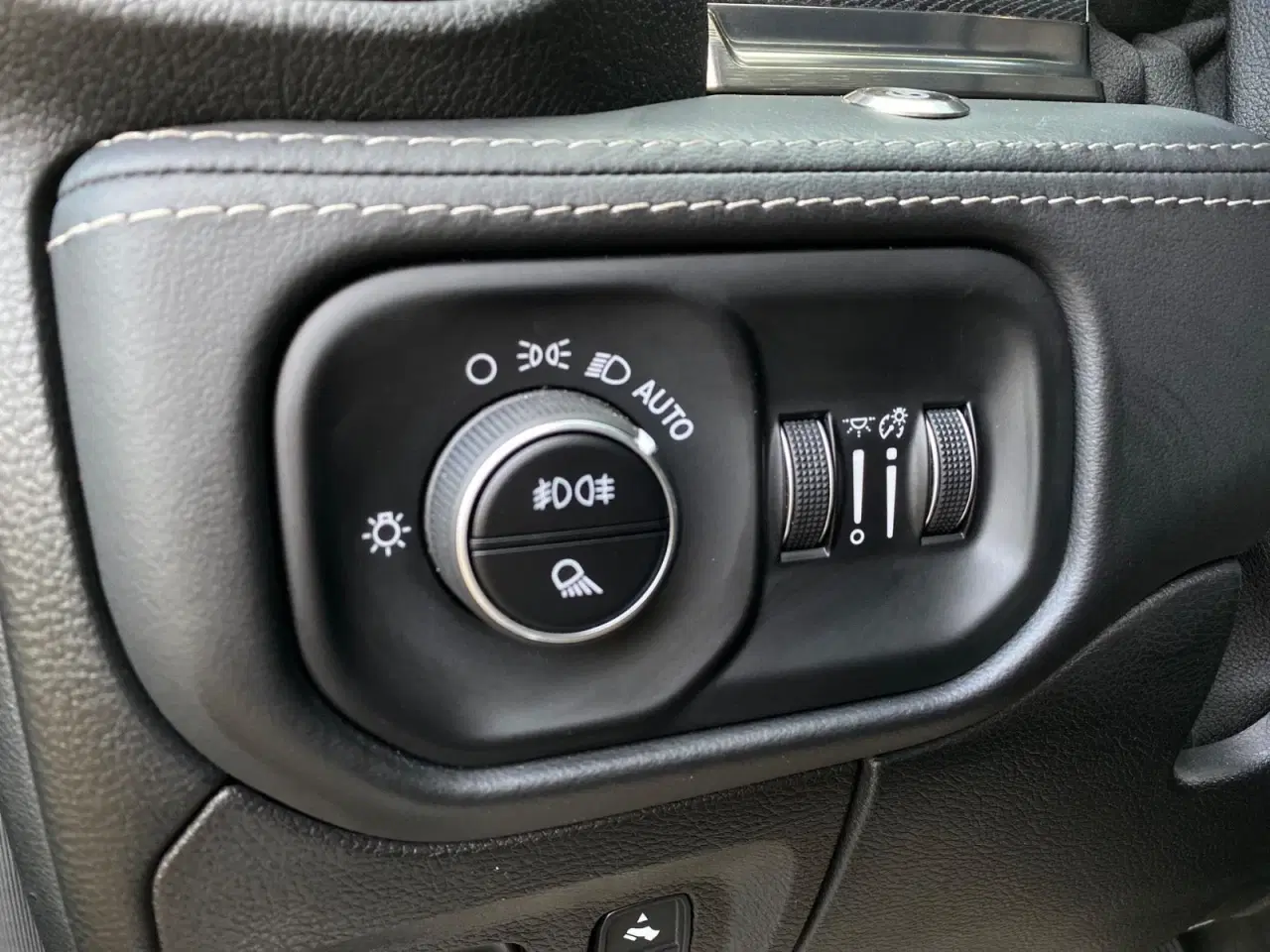 Billede 11 - Dodge RAM 1500 5,7 V8 Hemi Limited Night aut.