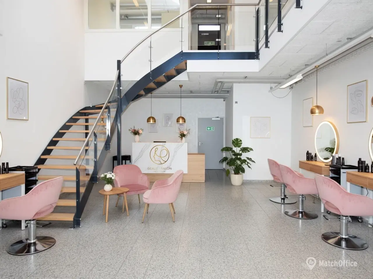 Billede 1 - Butikslejemål med højt til loftet i Bazar Vest