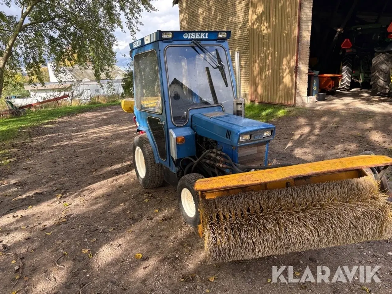 Billede 2 - Kompakttraktor Iseki TX2160 med kost og saltspreder