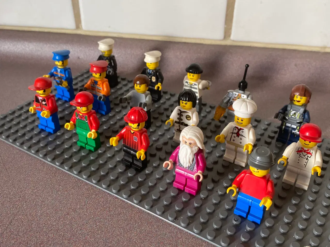 Billede 2 - Blandet Lego figurer i rigtig god stand. 