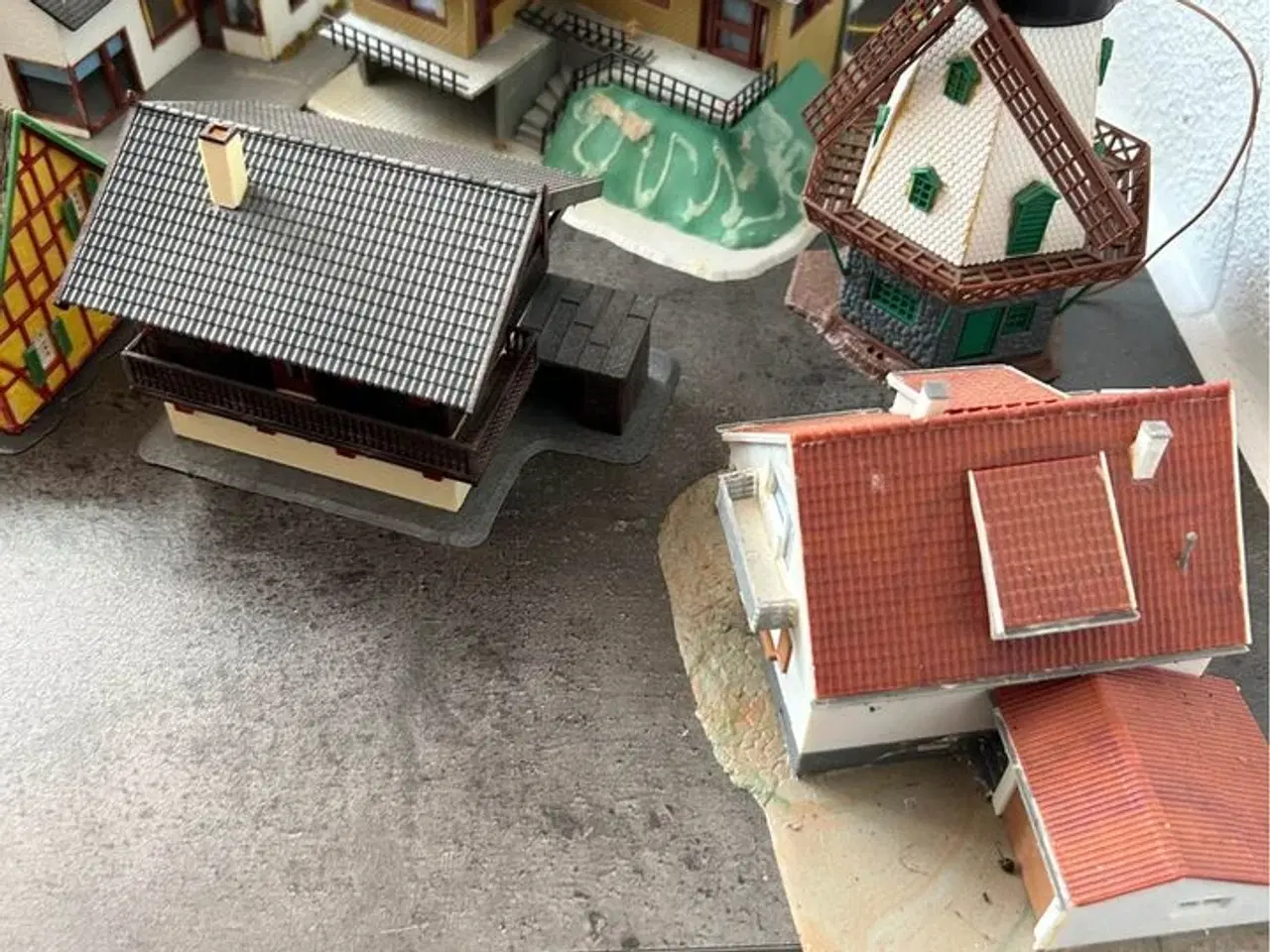 Billede 9 - Marklin Tog m. landskab.