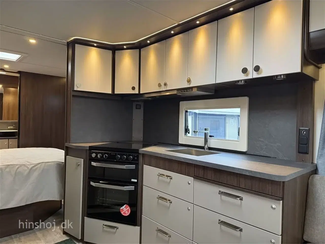 Billede 5 - 2026 - Polar BQDA 650 Black Edition    Polar vintervogn med en dejlig fritstående dobbeltseng fra Hinshøj Caravan