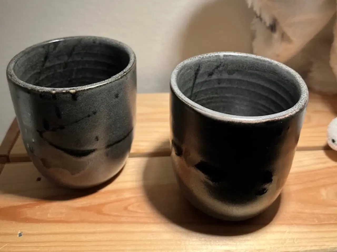 Billede 1 - Stilfulde stentøjskrus i råt look (sæt med 2)