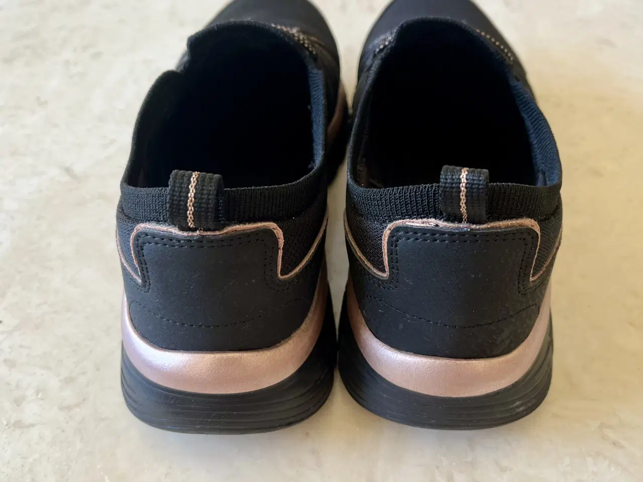 Billede 2 - Rigtig fine Dame Skechers Sko str 39